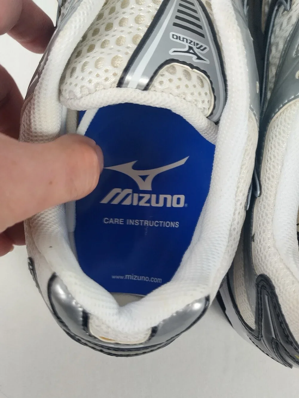 Mizuno Women's Size 12 Wave Lightning 6 Volleyball Shoes White Silver Black New
